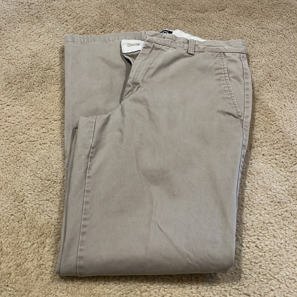 Men’s Chaps flat front khakis. - Picture 2 of 4